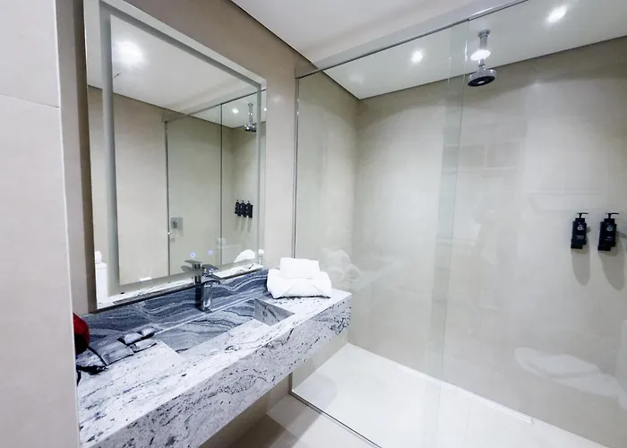 Chris Wellness ResortHotel Em